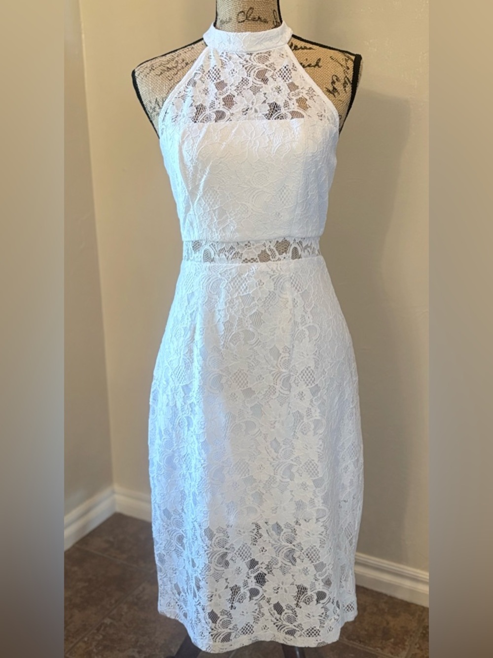 BCBG Generation White Lace Halter Dress NWT
Size 6 Bridal Shower Wedding